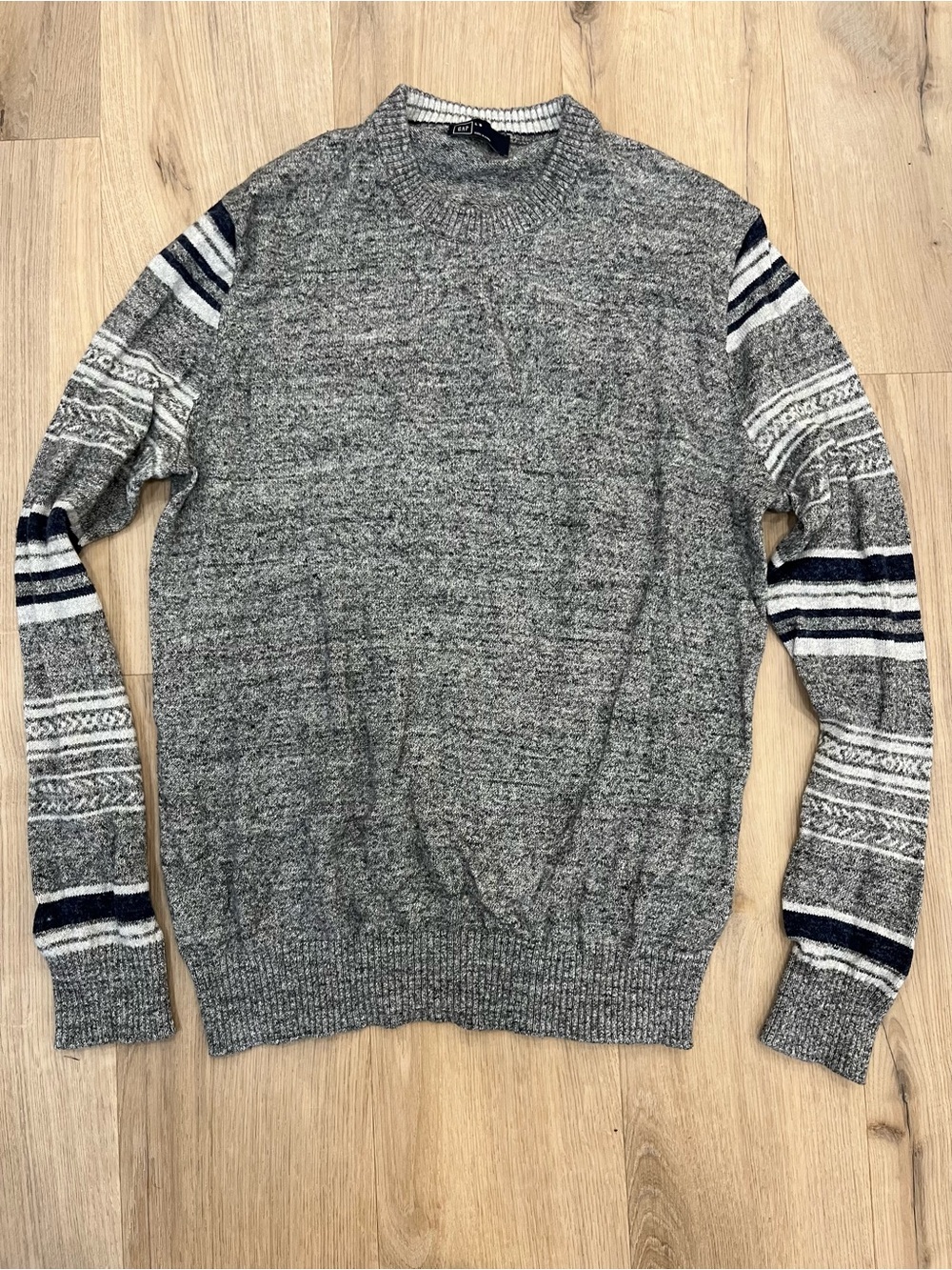 GAP Men's Gray Crewneck Sweater with Patterned Sleeve Stripes - Picture 1 of 4